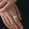 Bague chevalière en argent avec pierre d&rsquo;Emily Nixon
