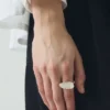 Bague en argent « Quoit » d&rsquo;Emily Nixon