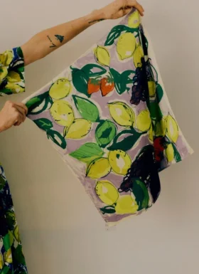 Bandana en coton et soie « Sketched Fruit »