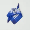 Bandana en soie imprimé d&rsquo;un motif inspiré des nappes