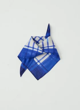 Bandana en soie imprimé d&rsquo;un motif inspiré des nappes