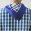 Bandana en soie imprimé d&rsquo;un motif inspiré des nappes