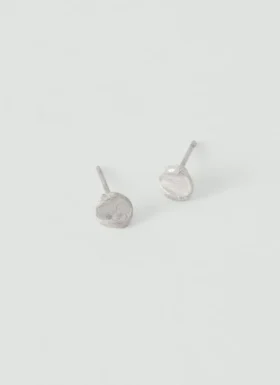 Boucles d&rsquo;oreilles en argent Eolith d&rsquo;Emily Nixon