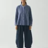 Chemise en chambray de coton et lin brodée