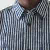 Chemise en coton à rayures teintes naturellement