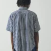 Chemise en coton à rayures teintes naturellement