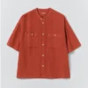 Chemise en lin teinte en pièce à col grand-père