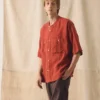 Chemise en lin teinte en pièce à col grand-père
