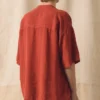 Chemise en lin teinte en pièce à col grand-père