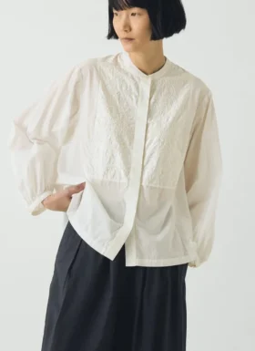 Chemise en voile de coton brodée