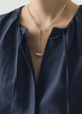 Collier à fermoir à bascule en argent « Pod » de Sally Lacock