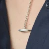 Collier à fermoir à bascule en argent « Pod » de Sally Lacock