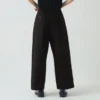 Pantalon en coton et laine à chevrons avec plis sur le devant