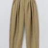 Pantalon en coton et lin à rayures et plis sur le devant