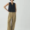 Pantalon en coton et lin à rayures et plis sur le devant