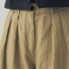 Pantalon en coton et lin à rayures et plis sur le devant