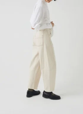 pantalon en denim coutures sculptes 2 280x385 - Pantalon en denim &agrave; coutures sculpt&eacute;es