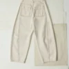 Pantalon en denim à coutures sculptées