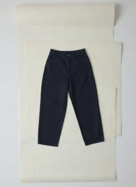 Pantalon en denim indigo fuselé