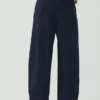 Pantalon en denim indigo sculpté