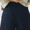 Pantalon en denim indigo sculpté
