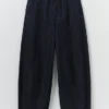 Pantalon en denim indigo sculpté