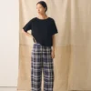 Pantalon en lin et coton à carreaux, coupe évasée | Bleu/Soja