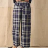 Pantalon en lin et coton à carreaux, coupe évasée | Bleu/Soja