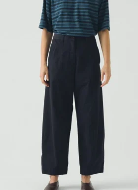 Pantalon en sergé de coton biologique sculpté