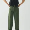 Pantalon en sergé de coton teint en pièce