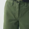 Pantalon en sergé de coton teint en pièce