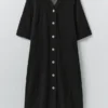 Robe en coton froissé boutonnée sur le devant