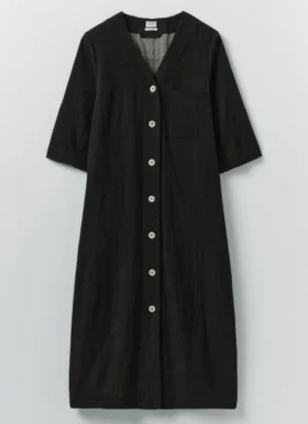 Robe en coton froissé boutonnée sur le devant