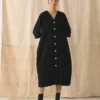 Robe en coton froissé boutonnée sur le devant