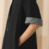 Robe en coton froissé boutonnée sur le devant