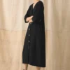 Robe en coton froissé boutonnée sur le devant