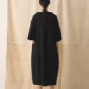 Robe en coton froissé boutonnée sur le devant