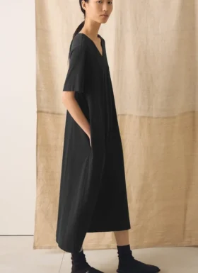 Robe en jersey de coton à col en V