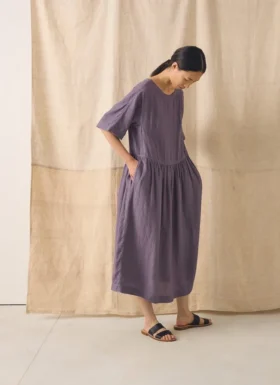 Robe en lin léger à taille froncée