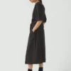 Robe en sergé de coton à nouer à la taille