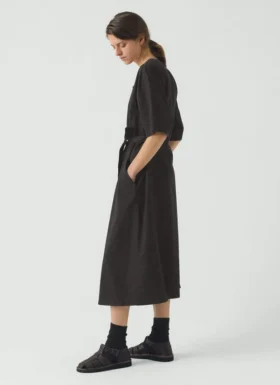Robe en sergé de coton à nouer à la taille