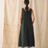 Robe sans manches en lin teint en pièce