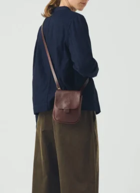 Sac à languette semi-sphérique en cuir de Kate Sheridan