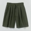 Shorts en lin léger teint en pièce