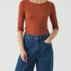 T-shirt à encolure dégagée en laine et lyocell
